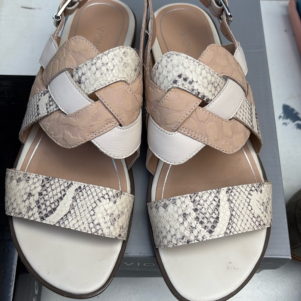 Vionic sandals sz 9. Braided no thong.